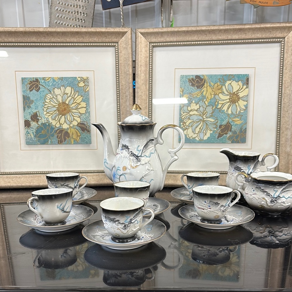 Vintage Japanese Moriage Dragonware tea set, from the 1950s. 
U